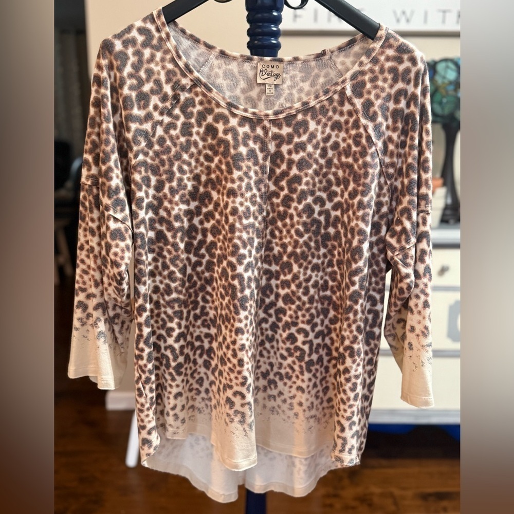 Como Vintage Animal Print Lightweight sweatshirt-feel top, Sz XL